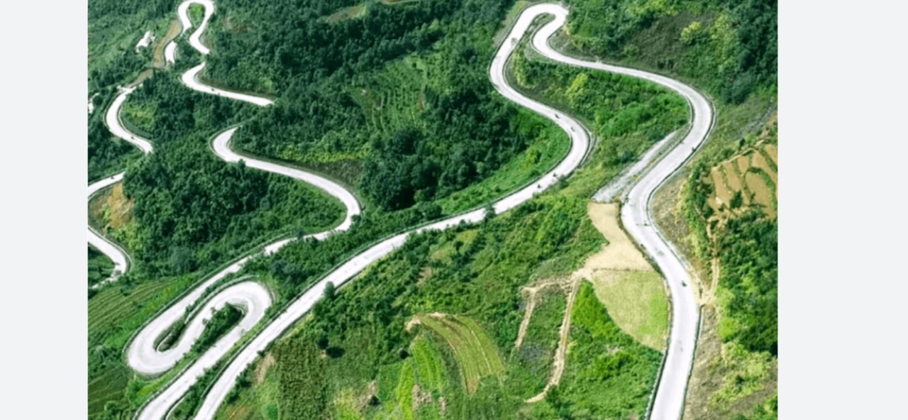 “Explore the Legendary Ha Giang Loop with an Easyrider Guide”