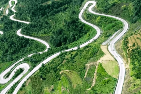 “Explore the Legendary Ha Giang Loop with an Easyrider Guide”