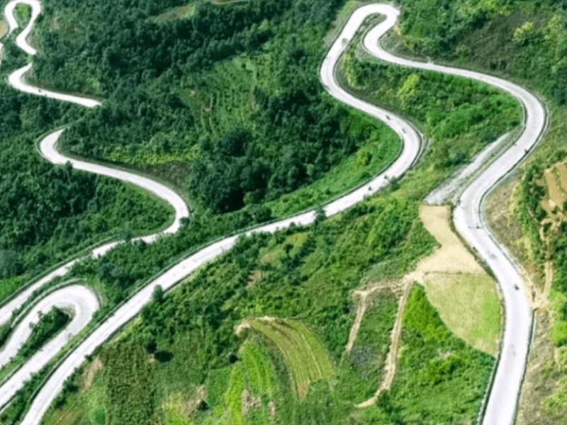 “Explore the Legendary Ha Giang Loop with an Easyrider Guide”