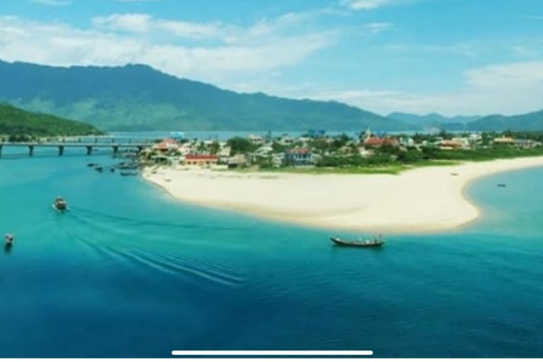 Conquering Hai Van Pass - A Journey of a Lifetime with Easyriders Da Lat"EasyridersDalat #DalatTour #HanhTrinhDeDoi #ChinhPhucDeoHaiVan #MotorbikeAdventure #DalatToHue #PhuotThuChuyenNghiep #ExploreVietnam #HanhTrinhXuye
