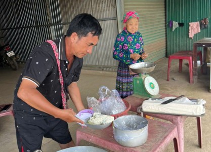 How a Da Lat Easyrider Tour Supports Local Communities