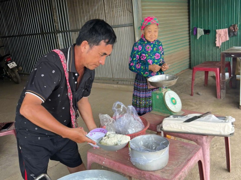 How a Da Lat Easyrider Tour Supports Local Communities