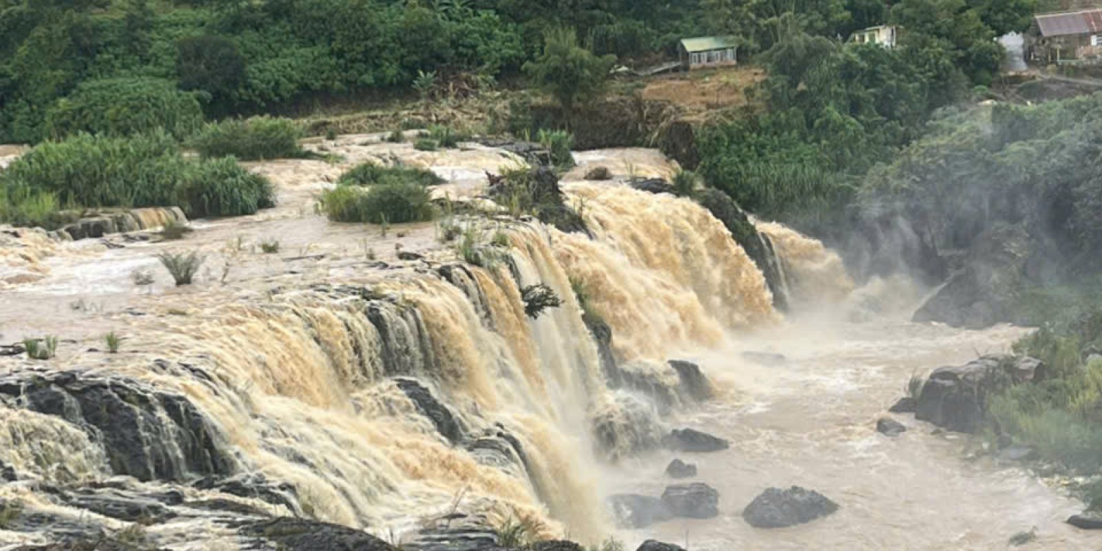 The Quiet Side of Vietnam: Small Roads and Local Life